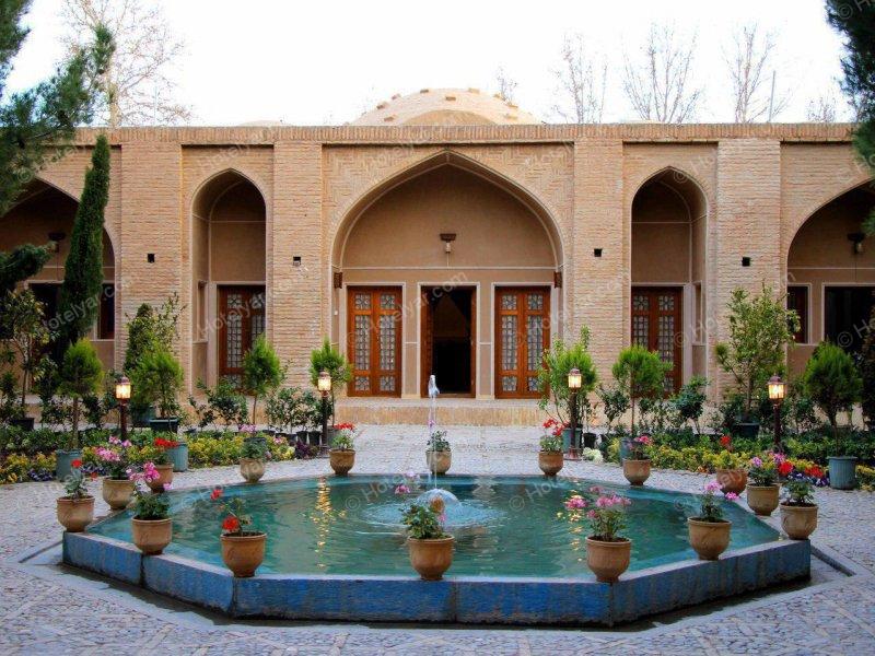 هتل سنتی ایوان ماهان