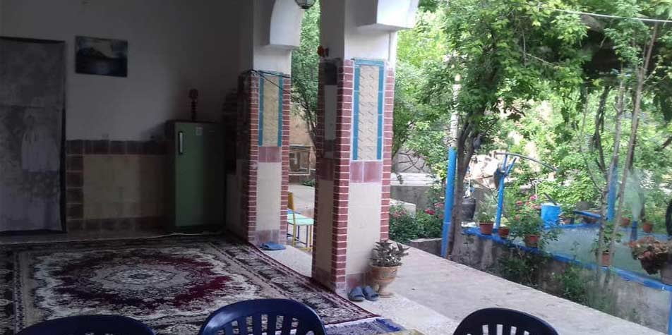 اقامتگاه بوم گردی بالا چشمه بافت