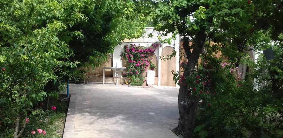 اقامتگاه بوم گردی بالا چشمه بافت