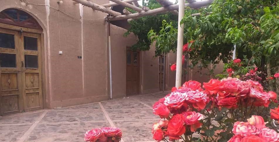 اقامتگاه بوم گردی هزار بردسیر