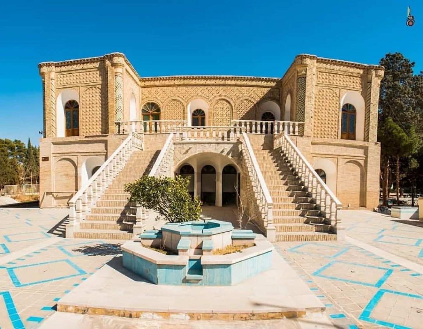 , بنای بیمارستان نوریه کرمان