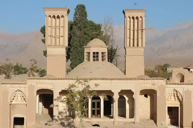, عمارت شتر گلو ماهان