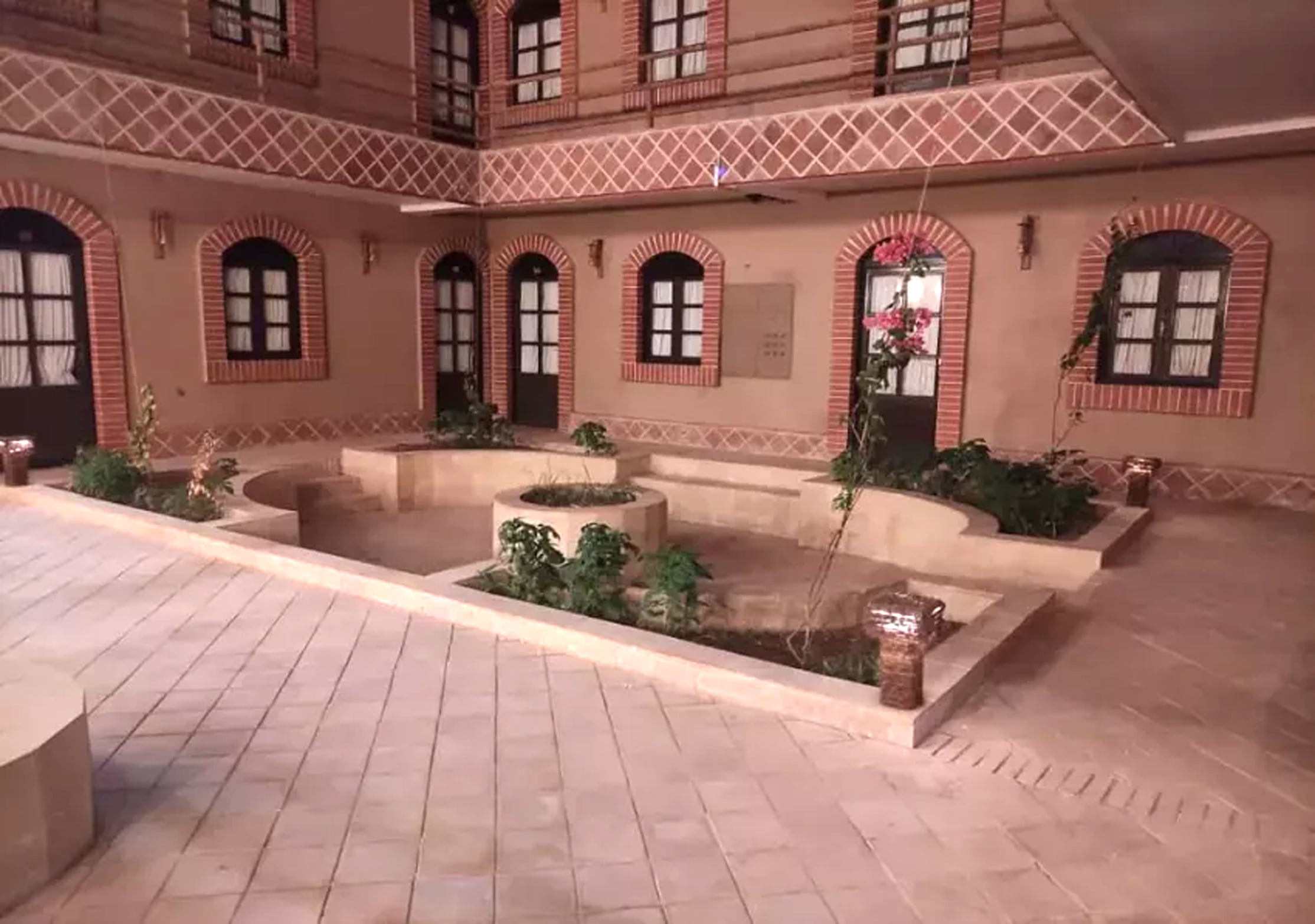 ,  هتل پایاب شهداد