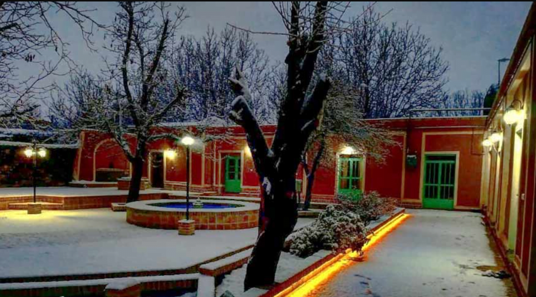 , اقامتگاه بوم گردی سرای گلاب لاله زار بردسیر