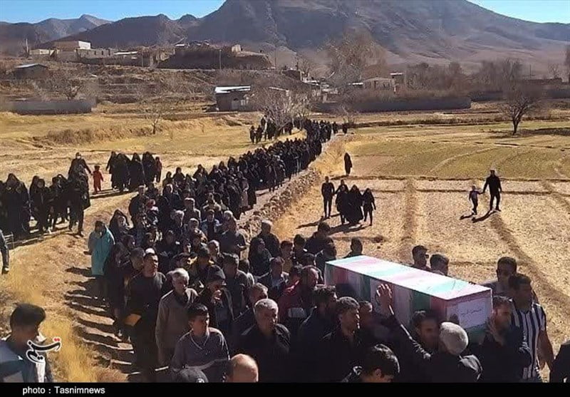 , تشییع پیکر یک شهید انفجار کرمان در روستایی که‌ شهید ‌نداشت‌