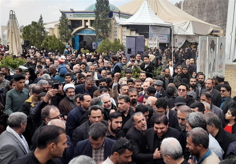 , حضور معاون اول رئیس‌جمهور در ‌گلزار شهدای کرمان/ مخبر: پاسخ سختی به ‌تروریست‌‌ها ‌خواهیم داد