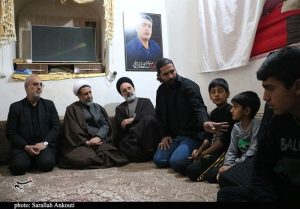 دیدار نماینده رهبری با خانواده‌های شهدای انفجار تروریستی کرمان