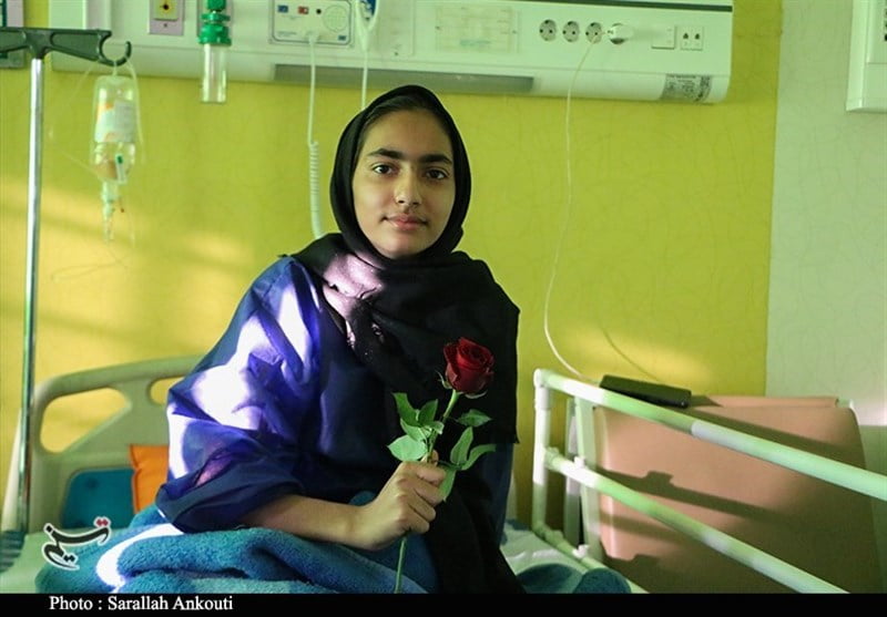 , دختر ۱۴ ساله‌ای که با ترکش‌های در پا، از انفجار تروریستی جان سالم به در برد