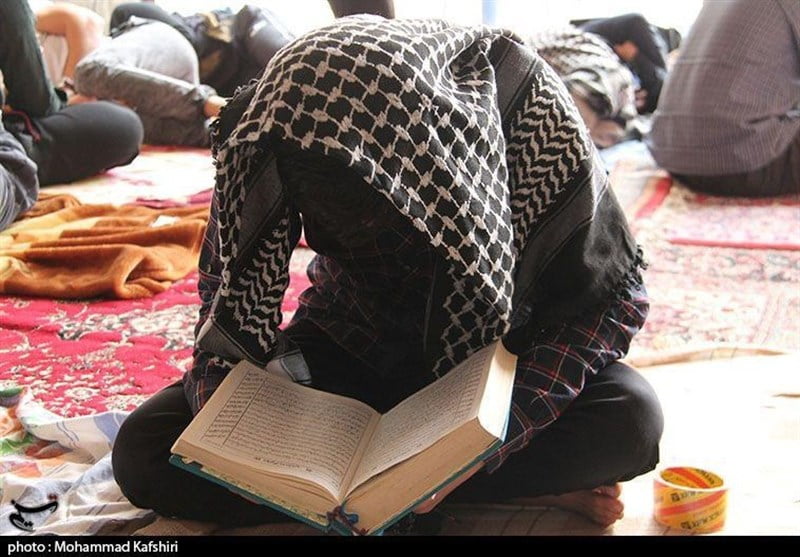 , حال و هوای معنوی یک نوجوان معتکف؛ به نیت پدرم به اعتکاف آمدم