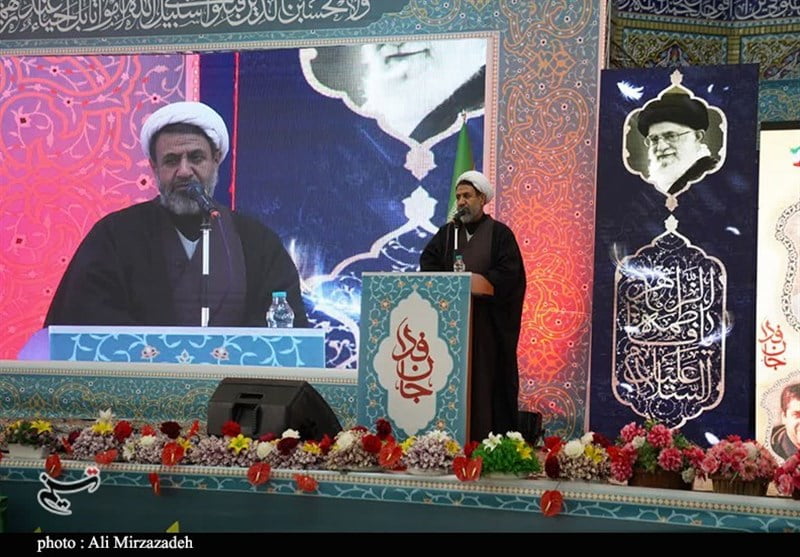 , امام جمعه کرمان: خط شهدا خط روشن هدایت انسان است