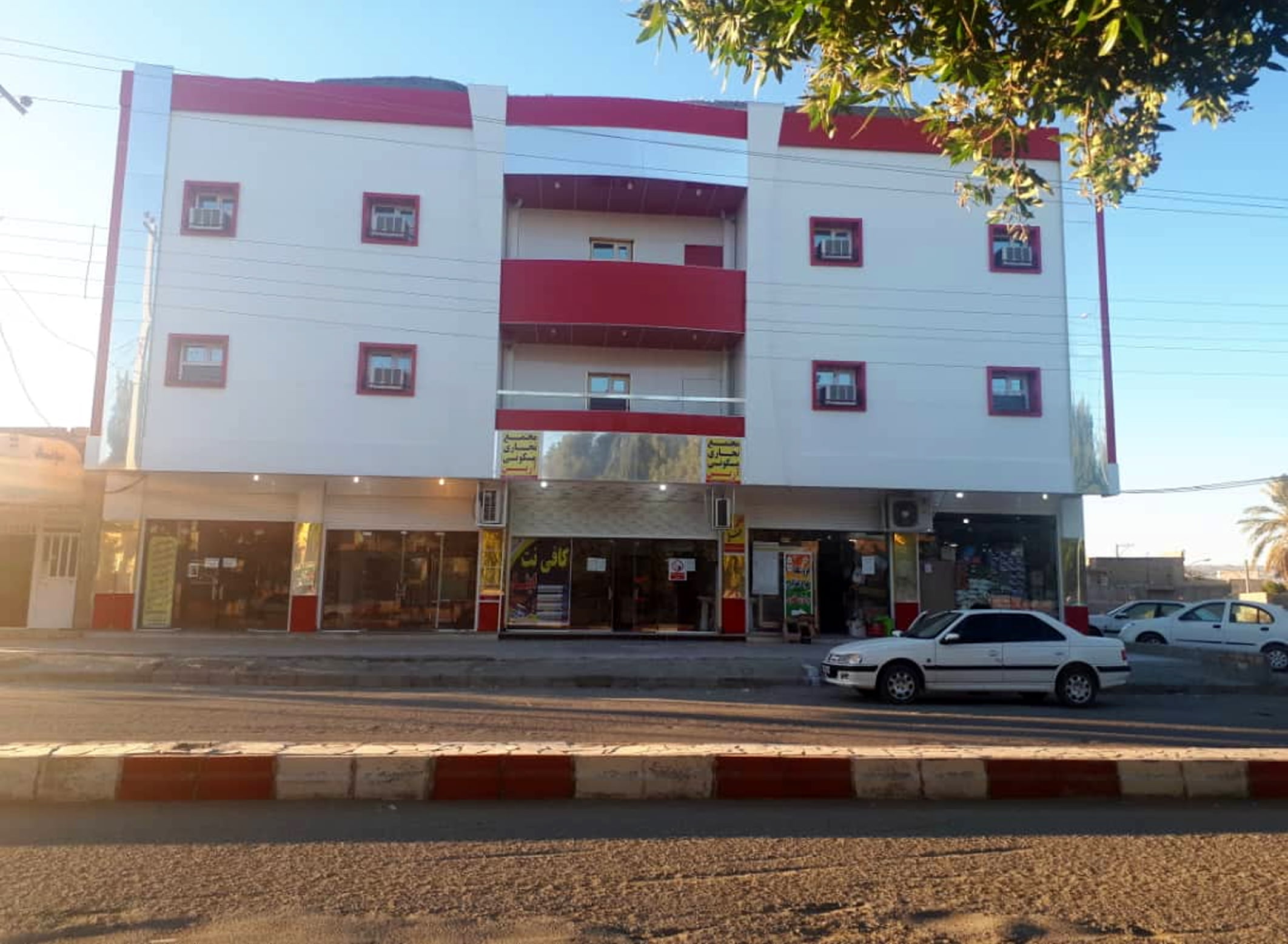 , هتل آپارتمان آرین کهنوج