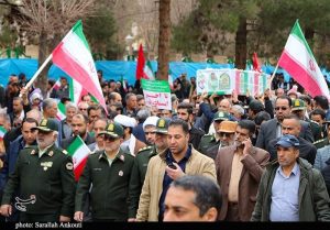 راهپیمایان کرمانی پیکر مطهر شهید محمدی را تشییع کردند