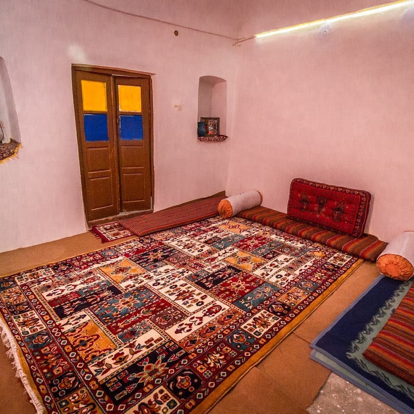 اقامتگاه خونه خشتی راور