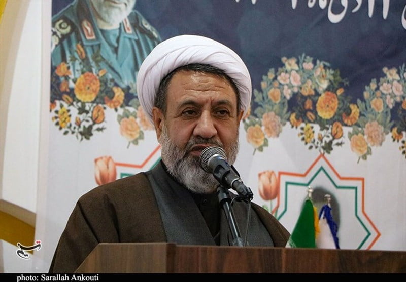 , امام جمعه کرمان: دفاع مقدس راه نفوذ و انحراف انقلاب را بست