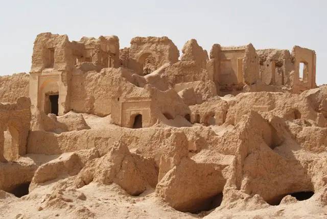 , قلعه ملک‌آباد زاخت عنبرآباد