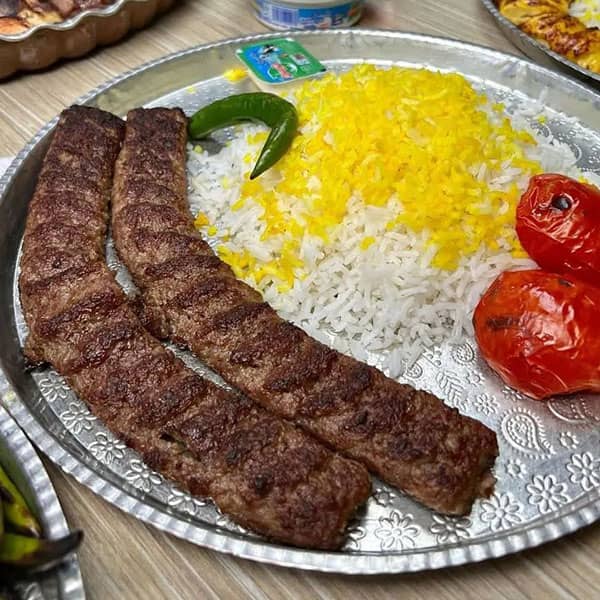 , رستوران و چلو کبابی سالاری منوجان