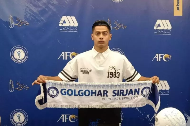 , علی اصغر شیخ الاسلامی به گل گهر پیوست