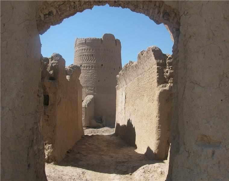 , قلعه و کاروانسرای دهگود ریگان