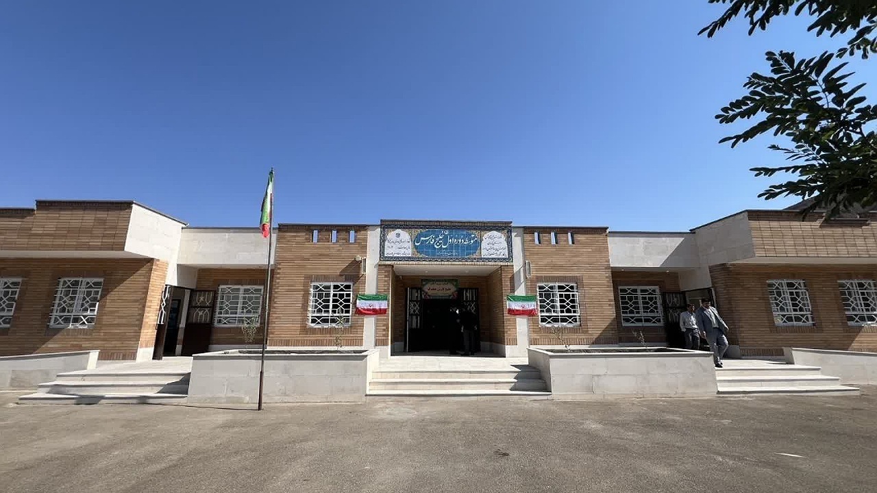 , مدرسه ۶ کلاسه خلیج فارس بنیاد برکت با ۷ میلیارد تومان اعتبار در شهر هجدک افتتاح شد.