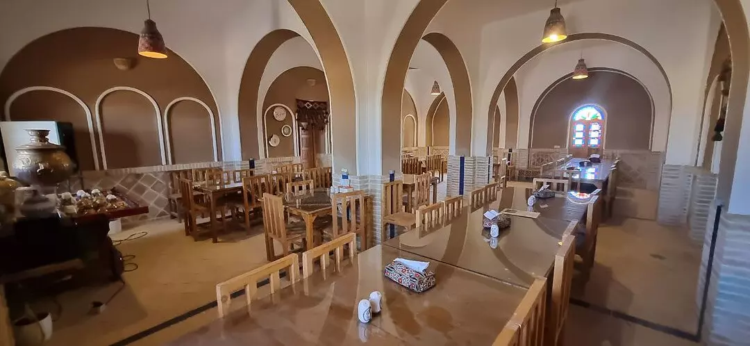 , مجتمع اقامتی عمارت ایرانی منش زرند