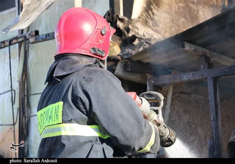 , آتش‌سوزی کارخانه ظروف یکبار مصرف کرمان مهار شد