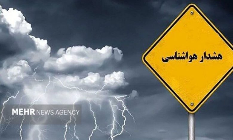 رگبار باران و گرد و غبار در راه کرمان است