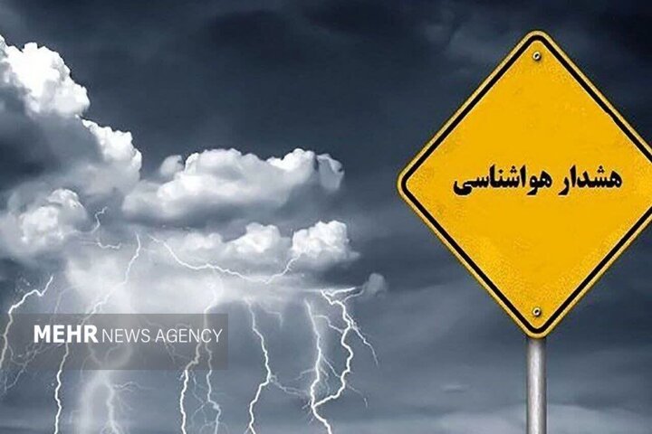 , رگبار باران و گرد و غبار در راه کرمان است
